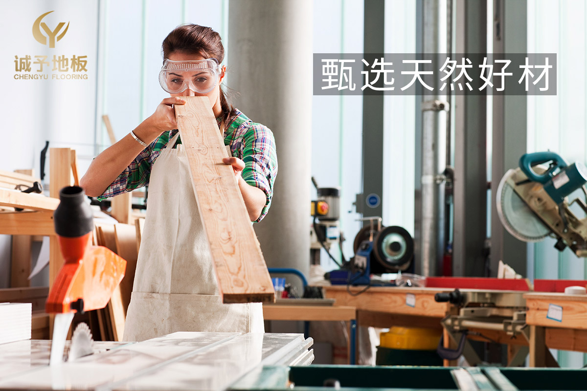 摄图网_501480376_木工检查车间木材角度（非企业商用）.jpg